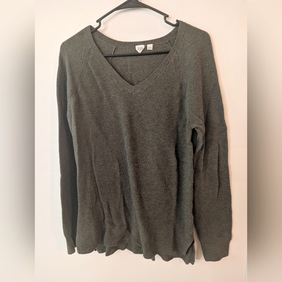 GAP Sweaters - 3 For $12 Clearance GAP Womens Cotton V-Neck Sweater‎
